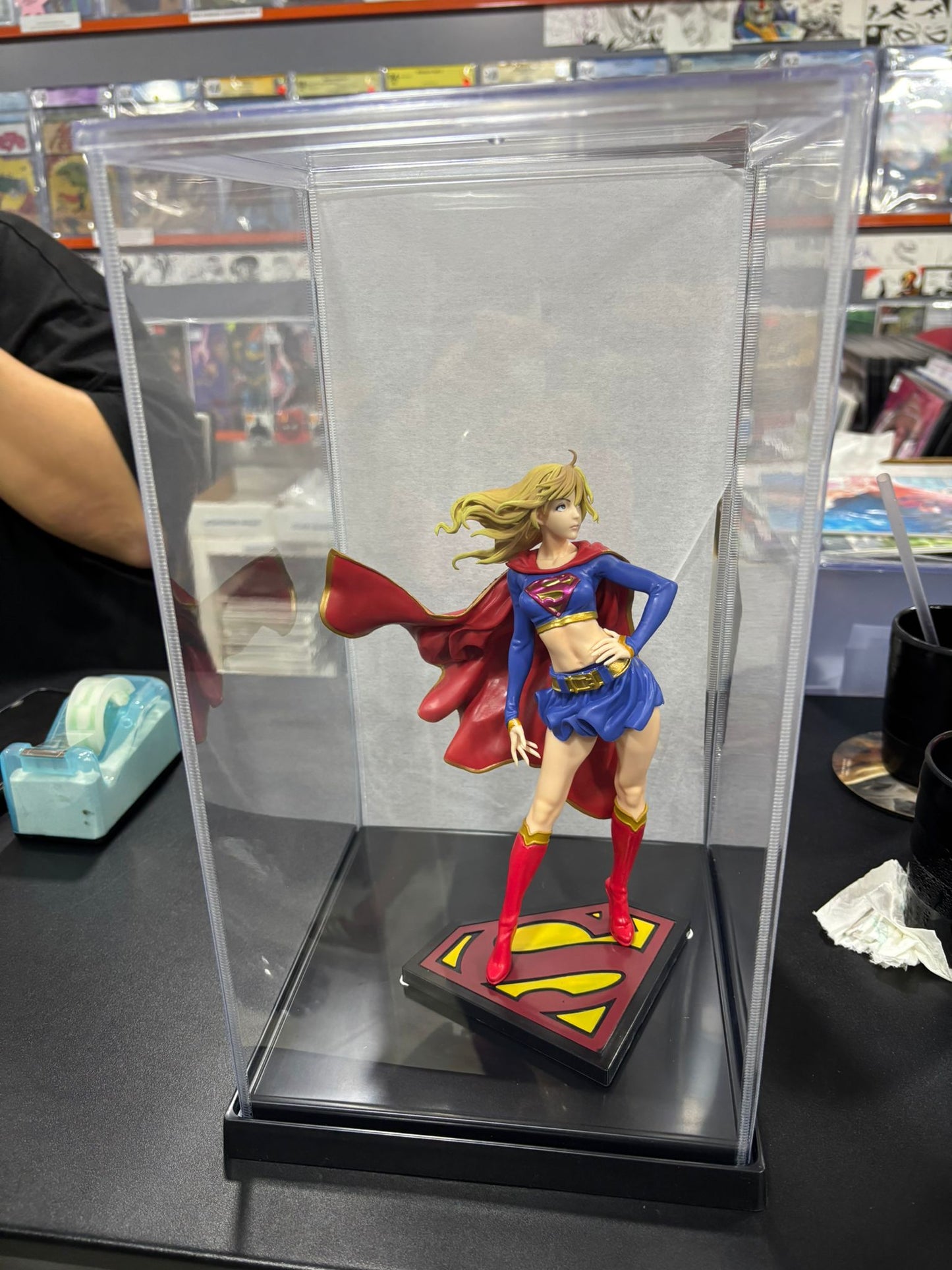 Collapsible Display Case for Statues